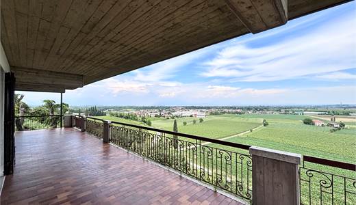 Villa con parco e vista sul Lago di Garda
