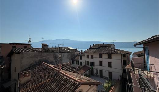 TERRA CIELO VISTA LAGO CON TERRAZZI, NEL CUORE DI GARGNANO