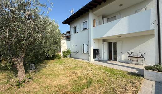 POLPENAZZE DEL GARDA – QUADRILOCALE CON SPLENDIDO GIARDINO PRIVATO E AMPIO BOX