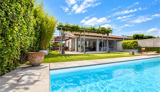 ELEGANTE VILLA CON PISCINA VISTA LAGO